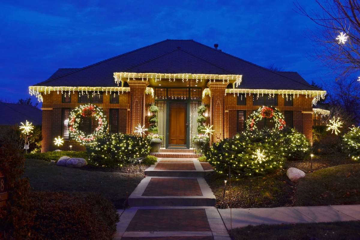Front of house with holiday light decorations