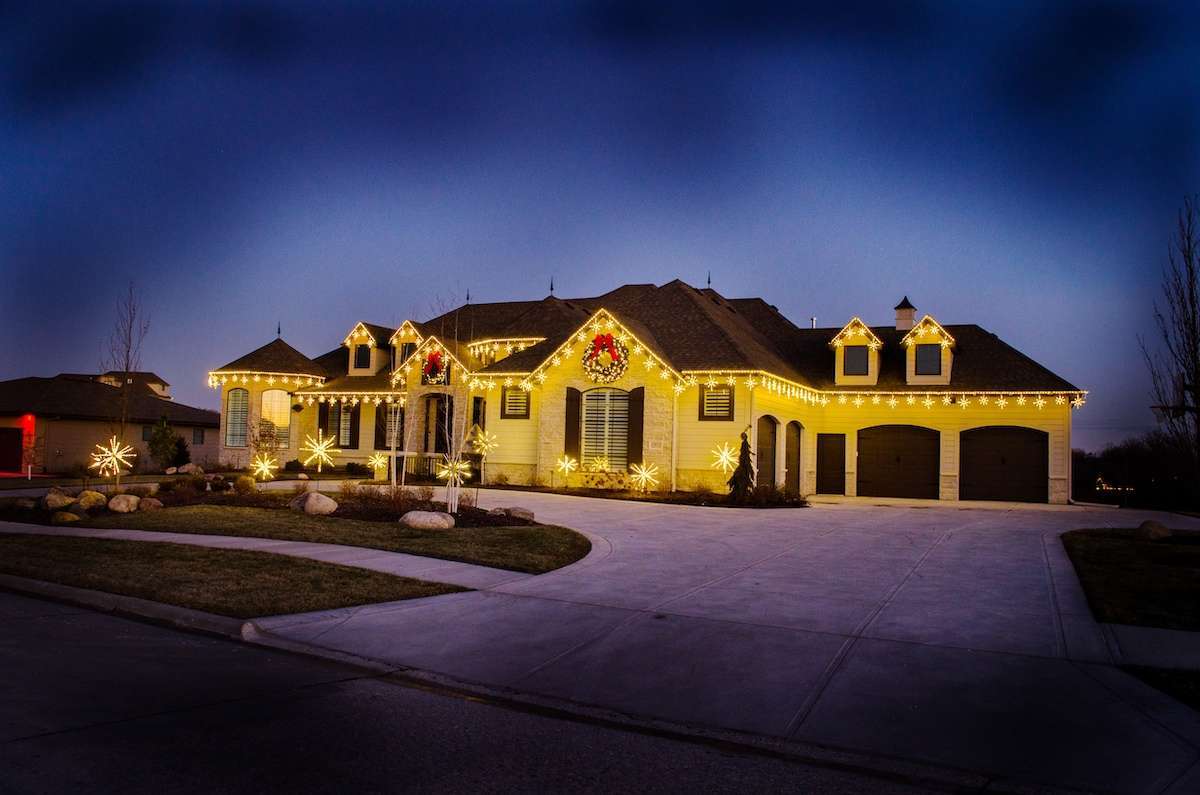 Outback Holiday Lighting 4