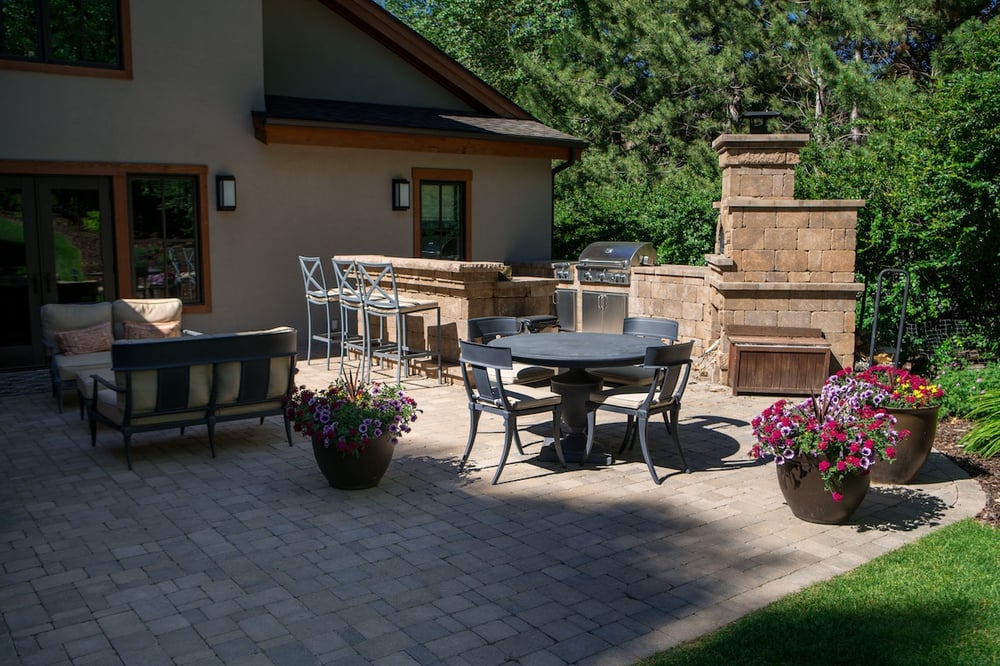 patio with pavers