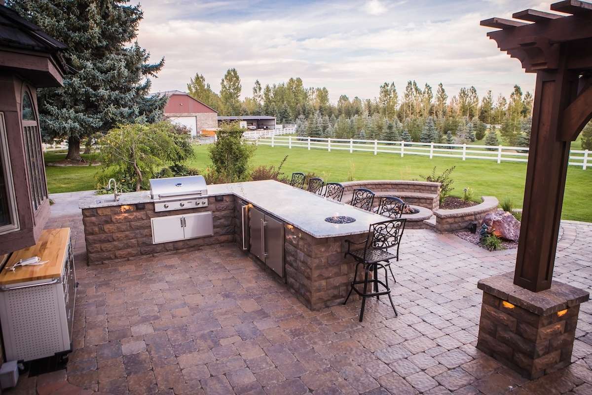 Outdoor kitchen in functional landscape