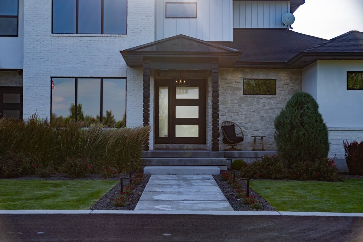 entrance home house path driveway green grass turf lawn 2