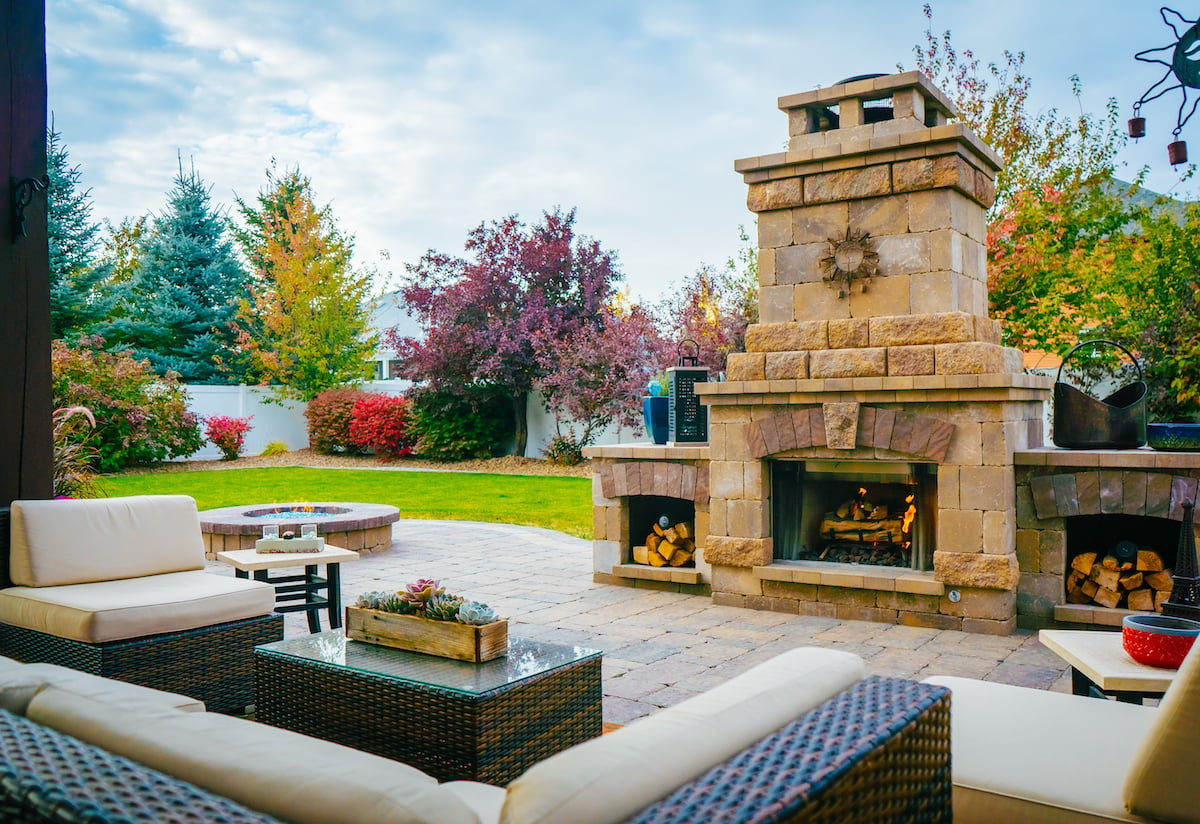 outdoor patio with fire features