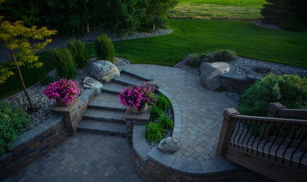 outdoor patio design with stairs and plantings