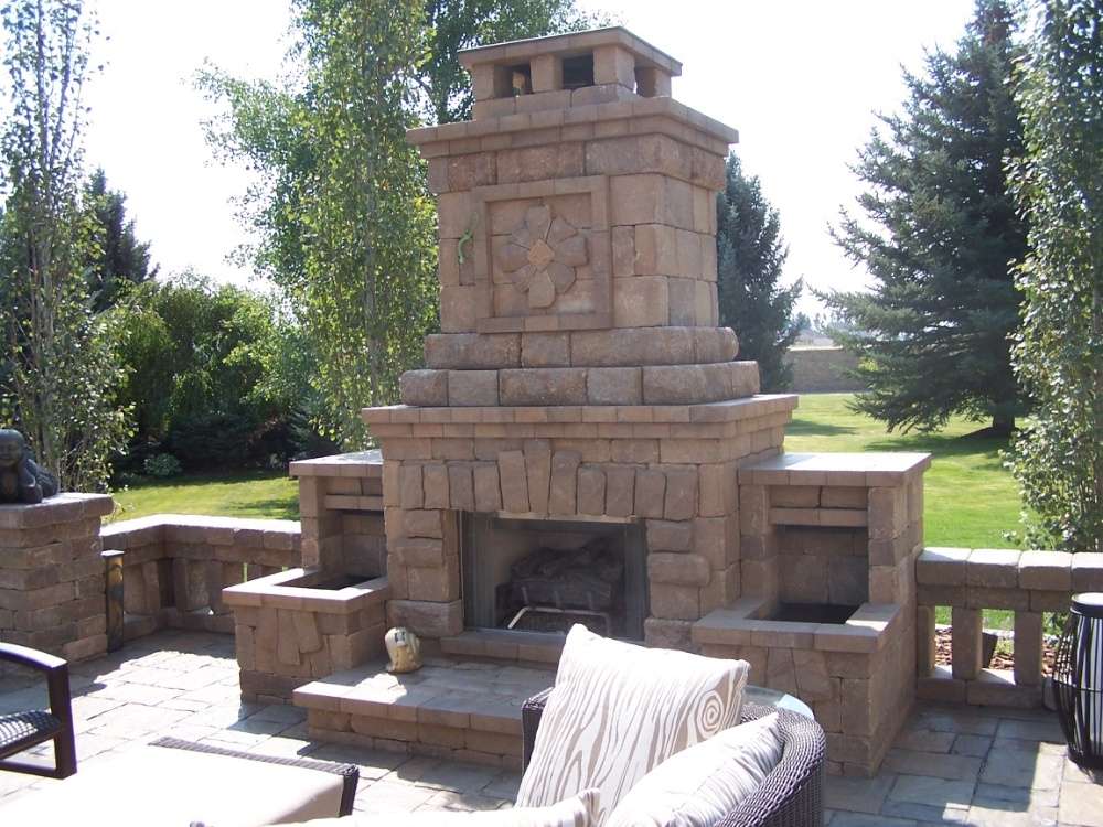 backyard_fireplace_construction_idaho_falls