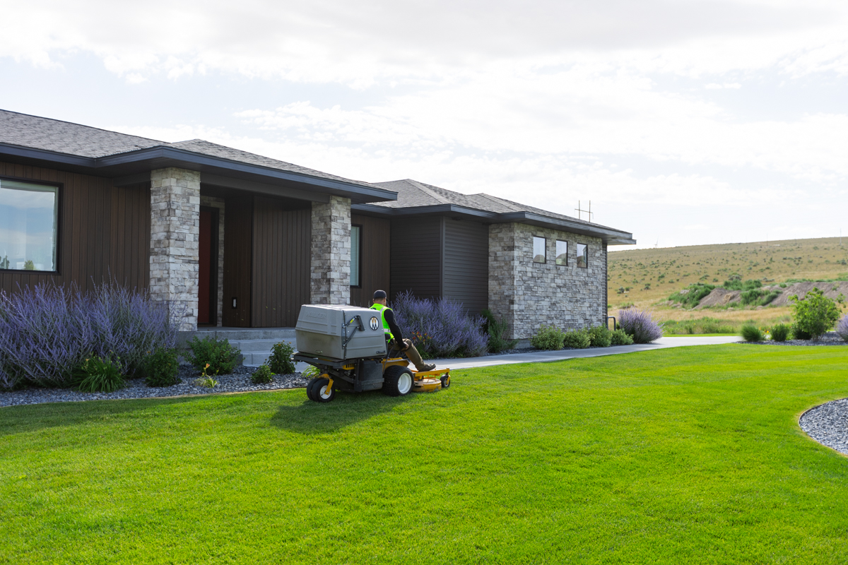 residential maintenance team crew lawn mowing 5 nice
