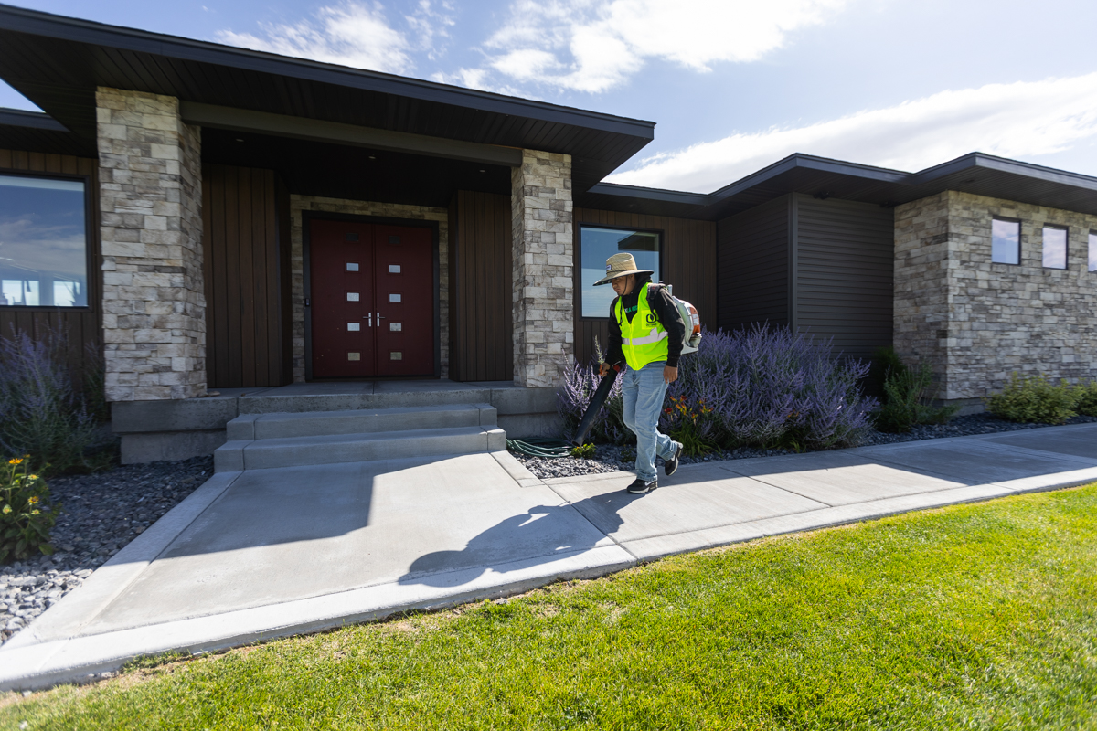 residential maintenance team crew lawn mowing trimming blower sidewalk cleanup 2